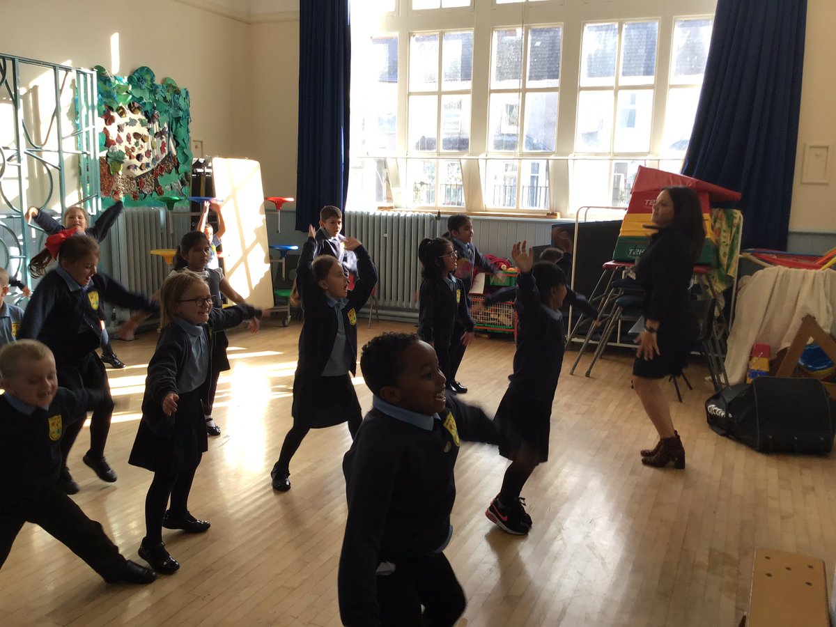 #NationalFitnessDay with our lovely year two children! <a href="/KRedding_LPS/">Cowbridge Class</a> <a href="/LansdownePS/">Lansdowne Primary</a>