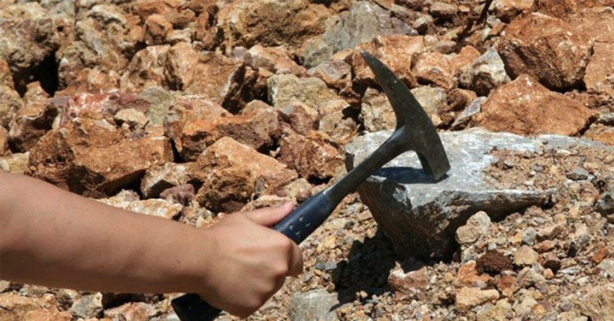 MiningIndaba's tweet photo. Giyani Metals has is selling its 45% in South African gold to focus its efforts developing a manganese deposit in Botswana. According to the CEO - the project will serve the growing global electric vehicle market, reported by #Miningmx - https://t.co/yr73gIn2Sz https://t.co/Jdrpmb5Bas