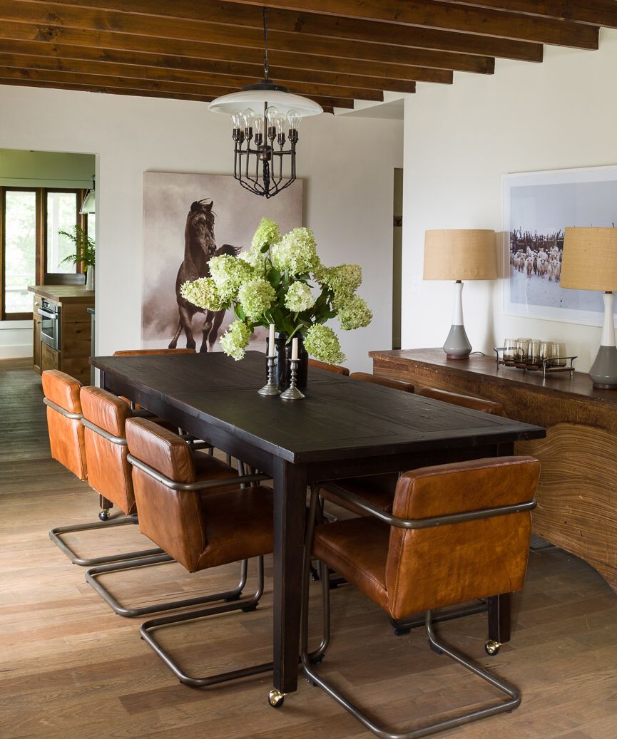 SarreidLTD's tweet photo. Super excited to spot these director chairs in interior designer and author, Lauren Liessβ home. Everything Lauren does is gorgeous.
#laurenliess #propertycollective #laurenliessandco #downtoearth #loveyourhabitat #sarreidstyle #directorchairs #leatherchairs https://t.co/6fGpBYHLYK