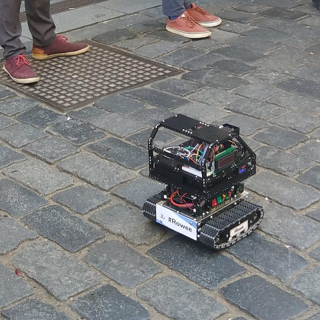 JuicymoEN's tweet photo. Where else popularize science than among the youngest ones? 👶 Last Saturday morning our @Inza had a lecture about robots 🤖 in @webexpo’s tram for kids and their parents. Kids were excited and Tomáš explained to them how a robot works and how they can build one at home as well. https://t.co/vDKBXHH74o
