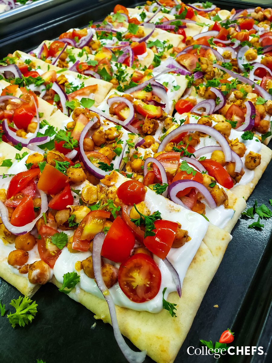 Chef Shawn made some unbelievable Spiced chickpea flatbreads with tzatziki sauce at <a href="/ISU_CHIOMEGA/">Chi Omega ☆ Iowa State</a> 
#CollegeChefs #CoolFood
.
.
.
#chef #chefjob #collegefood #fraternityfood #sororityfood #fraternitylife #sororitylife #greeklife #flatbread #chickpeas #vegetarianrecipes #vegetarian