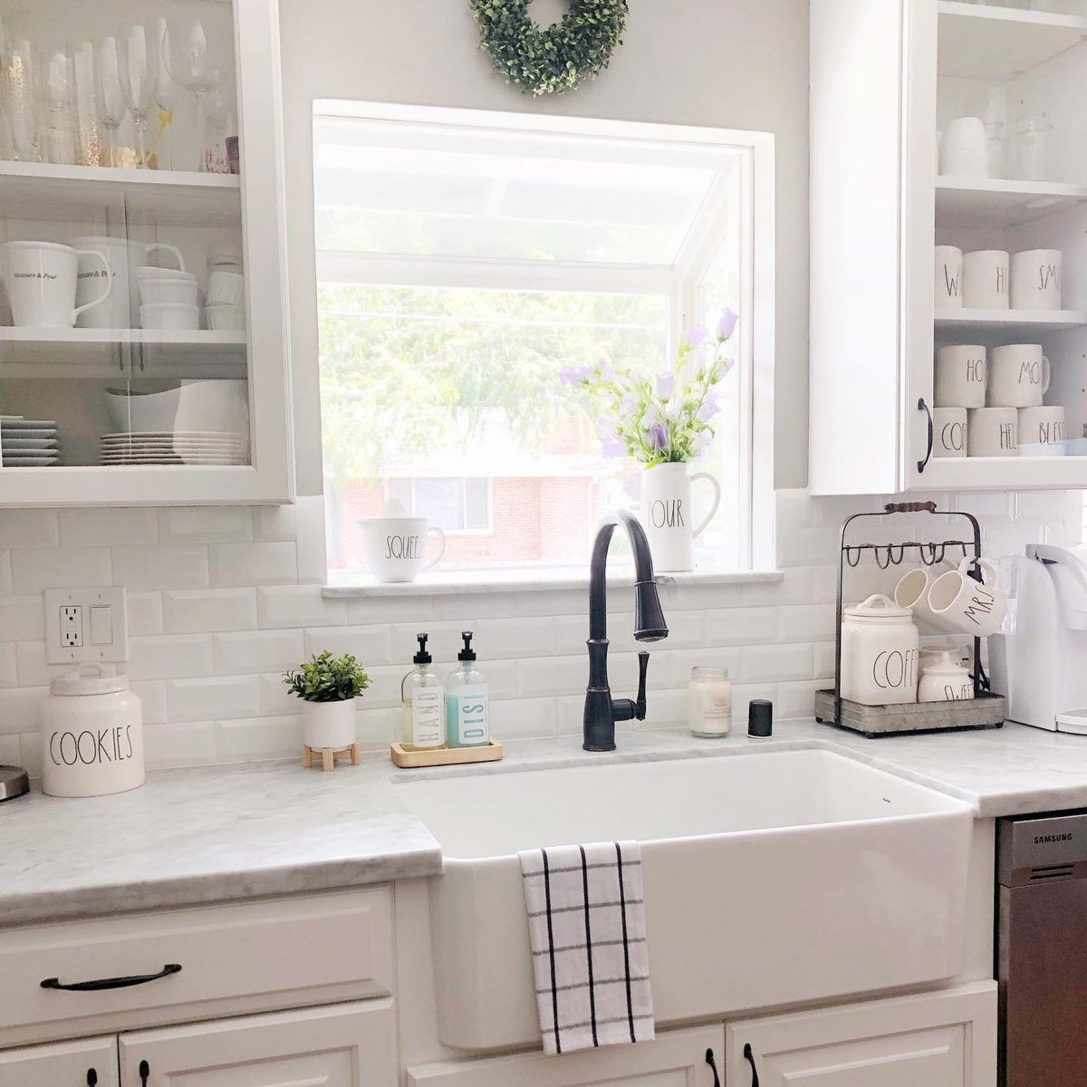 blancoamerica's tweet photo. A farmhouse kitchen dream – the décor, the bright whites and of course, the BLANCO apron sink. Thanks for sharing, The Taylor Farmhouse (via IG) #farmhousekitchen #farmsink https://t.co/k2WbyyRxNw