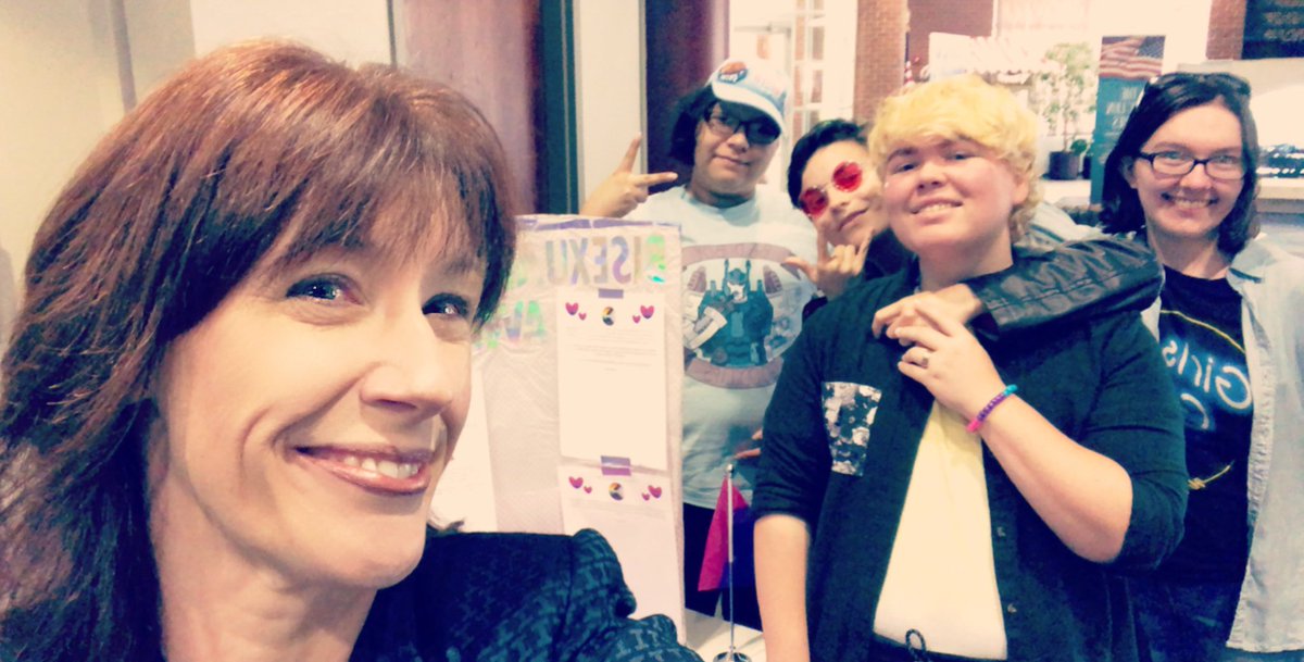 TerisaRiley's tweet photo. @UAFSPRIDE So glad to spend time with these outstanding students & learn more about the Pride student organization at #UAFS. What a great group!! Thanks for all you do to welcome everyone!! #BiVisabilityWeek #LoveIsLoveIsLove https://t.co/AOpn0PqJFU