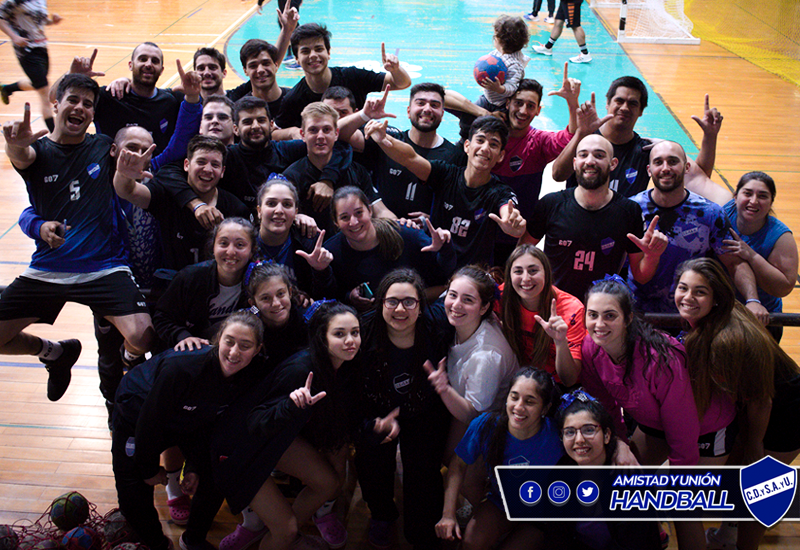 amistadyunion's tweet photo. @RosarioHandball Felicitamos a ambos equipos por la entrega mostrada a lo largo de todo este año y les animamos a seguir entrenando y esforzándose avanzar en la continuidad del proyecto deportivo que integramos y construimos juntos y juntas desde hace ya más de 10 años 🔜

#VamosAmistad 💪🏼 https://t.co/yBnnS5FyD4