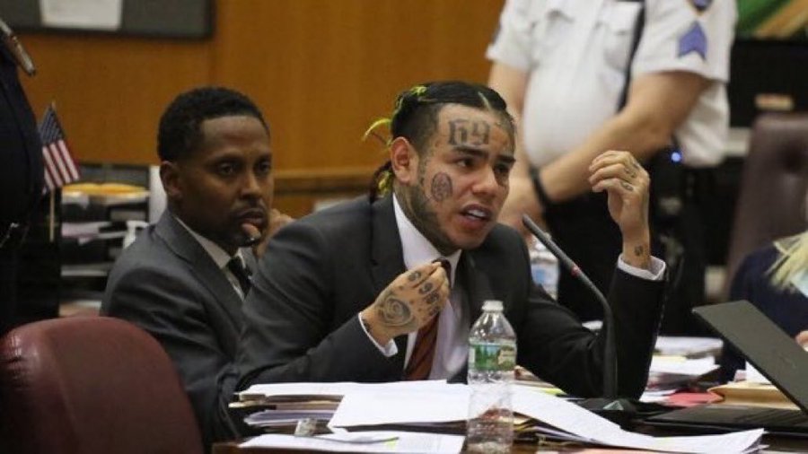 battlememia's tweet photo. 6ix9ine: Ich habe euch alles über Davie Jones erzählt, kann ich jetzt gehen?
Richter: Sie erwartet immer noch eine Haftstrafe von 20 Jahren...
6ix9ine: Big Chief ist der größte Cannabis Konsument Europas https://t.co/ad4O2YpVl7