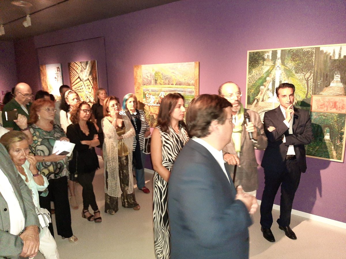 ayto_merida's tweet photo. Silvia Fernandez y Catalina Alarcon asisten en el MUBA a la inauguración de la exposición "Los sueños de una vida" de Miguel Angel Bedate. https://t.co/DnqkjpQ2Bf