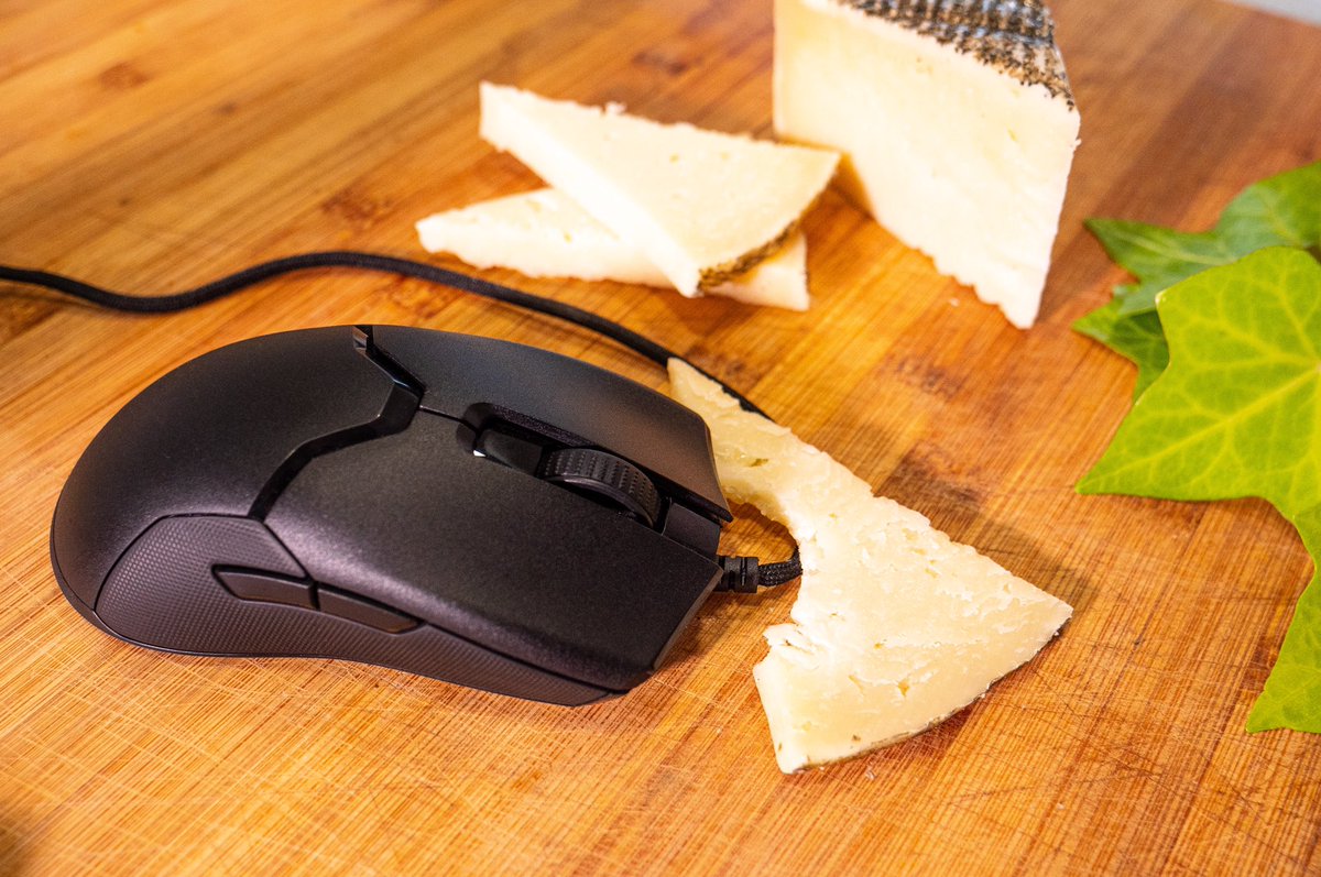 #Giveaway | Resulta que <a href="/TeamRazer/">Team RΛZΞR</a> nos ha enviado demasiados Razer Viper y están devorando el 🧀 de la QuesoCasa 😱

¡¡¡ASÍ QUE VAMOS A REGALAR UNO!!!

RT &amp; follow para entrar en el sorteo de un nuevo Razer Viper 😎

RT &amp; follow for a chance to win a new Razer Viper 😎