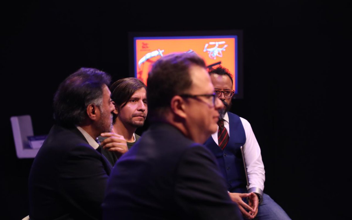 TEPJF_informa's tweet photo. ¿Hacia dónde va el monerismo mexicano en tiempos de #RedesSociales? ¿Podrán los memes sustituir a la caricatura? @fdelamatap, @monerorictus, @alarcondibujos y @pacobaca,  hablan sobre esto en la #FILTEPJF. Sigue la transmisión 👉🏽 https://t.co/OauP0deXNY https://t.co/8hfMIEfYYl