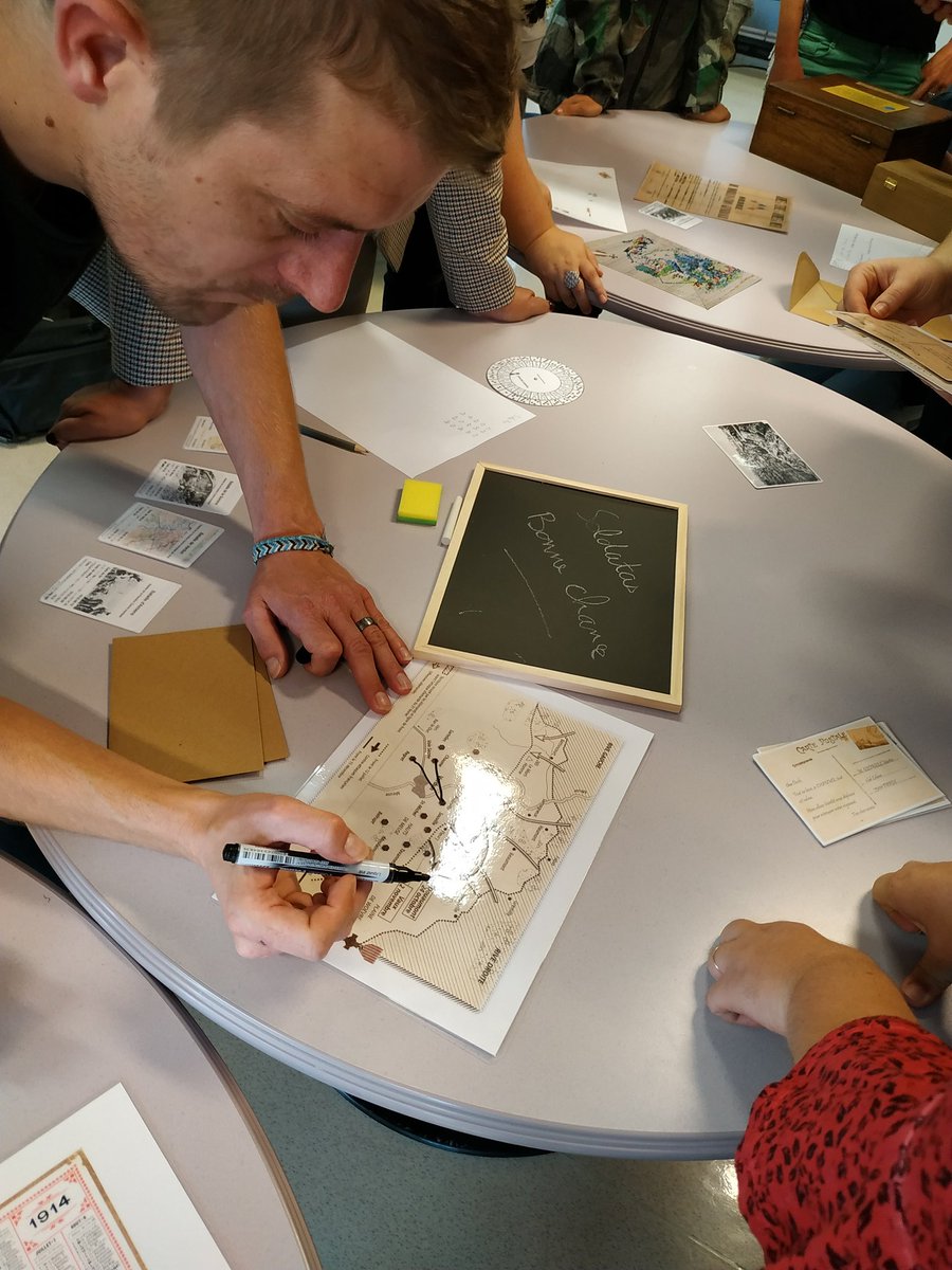 c_zaccardelli's tweet photo. Session de jeu pour les stagiaires qui découvrent le #escapegame soldatas durant la 1ere journée de la formation du #pafdocumentation : comment intégrer les #escapegame à sa #pedagogie ? #profdoc #ludification #academiebesancon @cdicolomb https://t.co/orG70gT02u