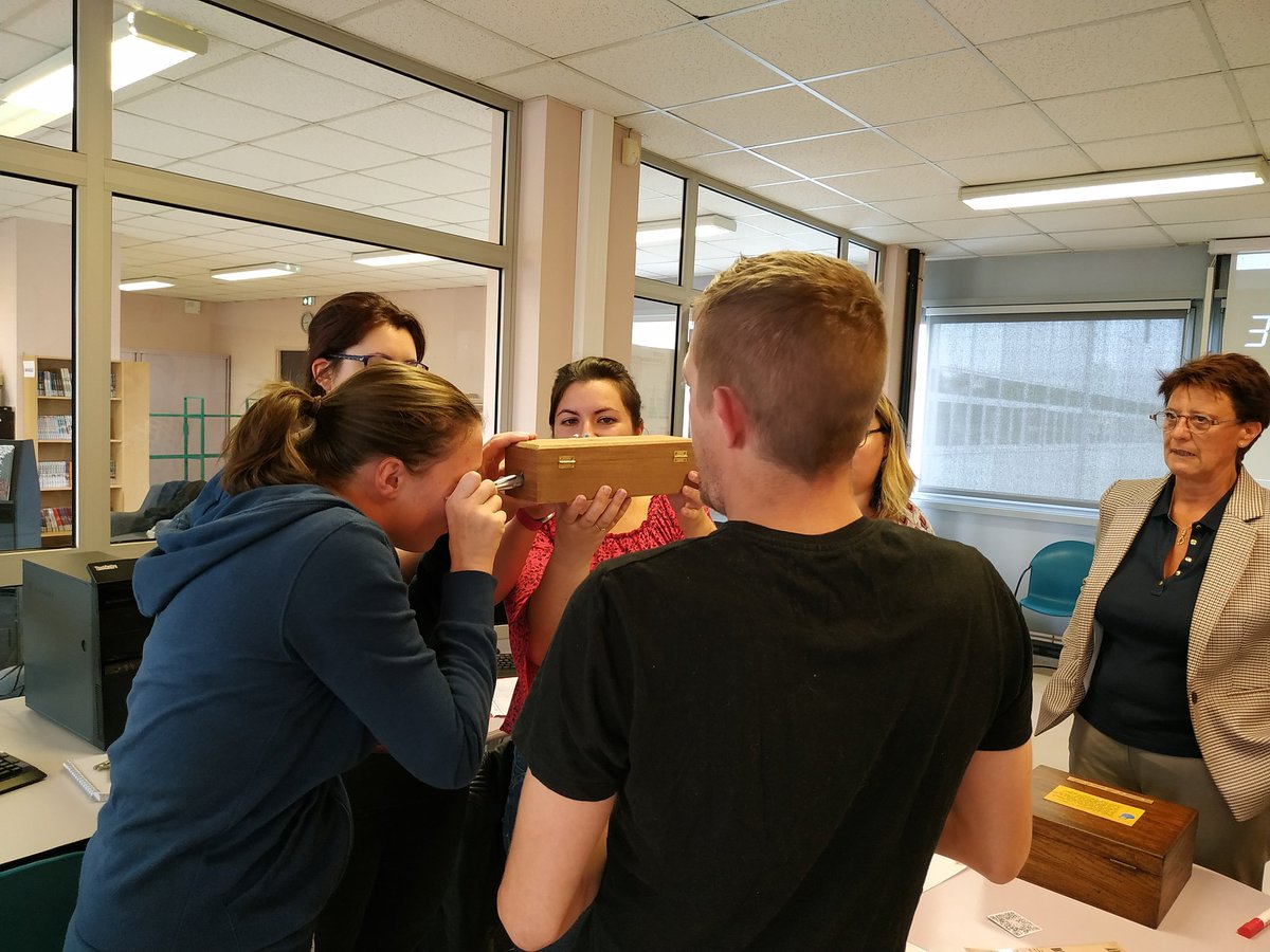 c_zaccardelli's tweet photo. Session de jeu pour les stagiaires qui découvrent le #escapegame soldatas durant la 1ere journée de la formation du #pafdocumentation : comment intégrer les #escapegame à sa #pedagogie ? #profdoc #ludification #academiebesancon @cdicolomb https://t.co/orG70gT02u