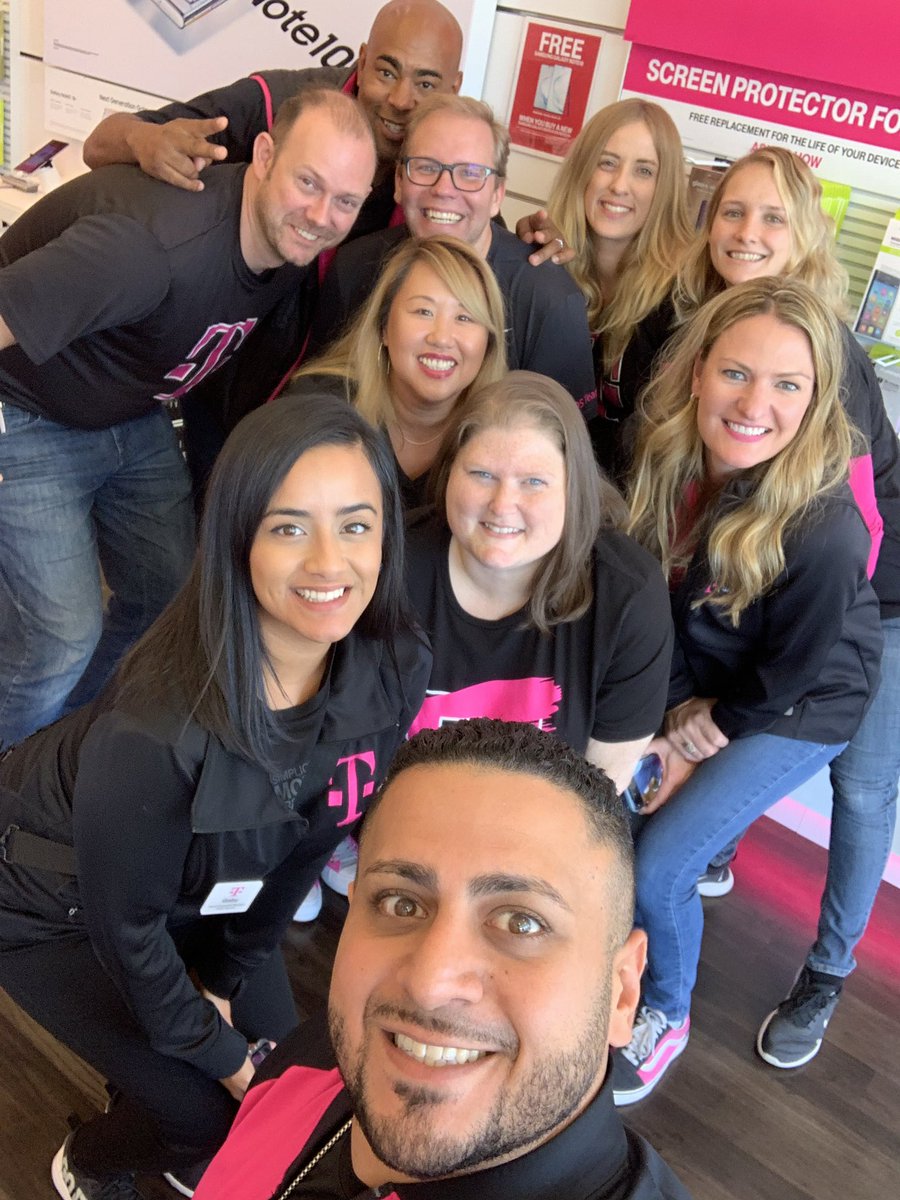 JeannieTmo's tweet photo. Stopped by Smart choice in Lemont. Thanks for a great store visit. #SmartChoice #TPR #TMobile https://t.co/65oMfBpYaW
