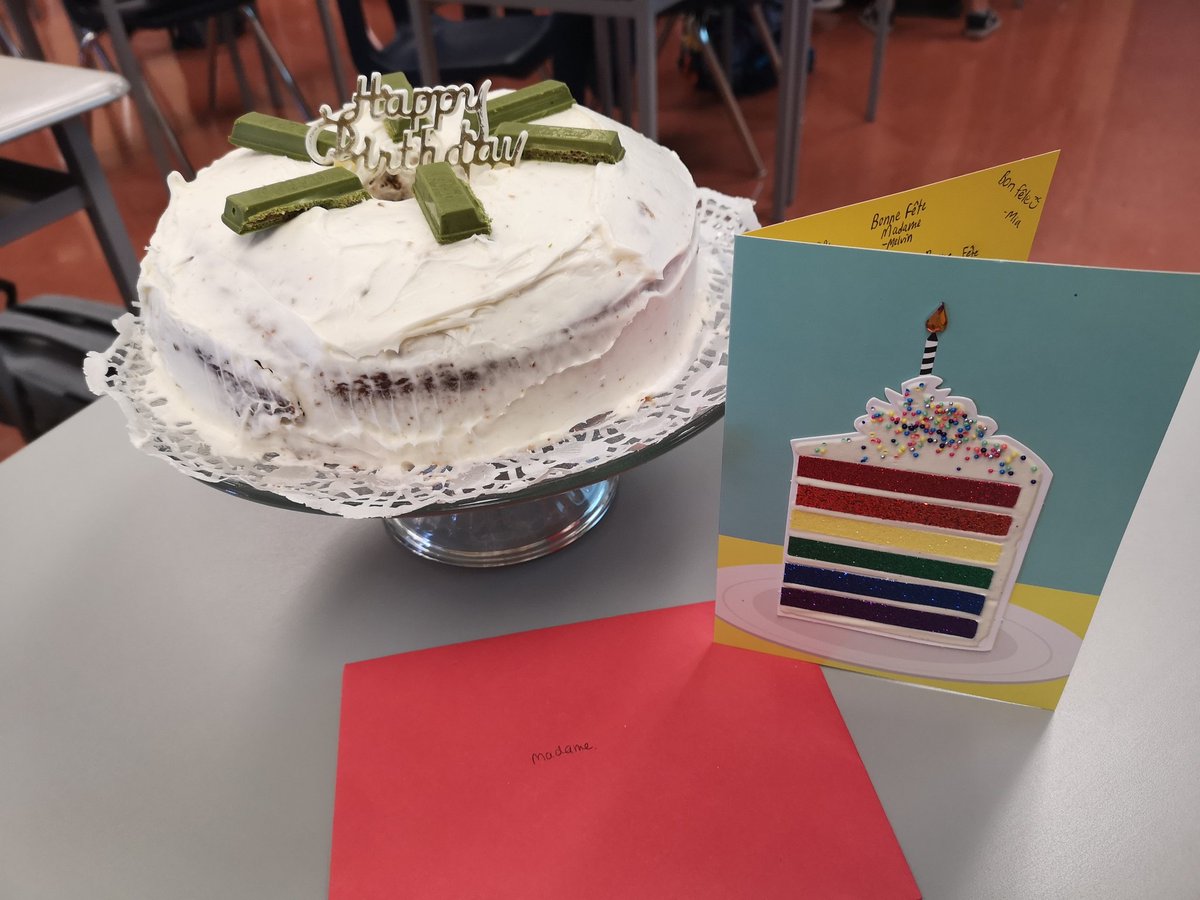 Happy birthday to me 🎂
My amazing students showed up with a homemade carrot cake and card. What a great day! 
Merci à tous mes élèves! #AHSSproud <a href="/ApplewoodHts/">Applewood Heights SS 🏳️‍🌈</a>