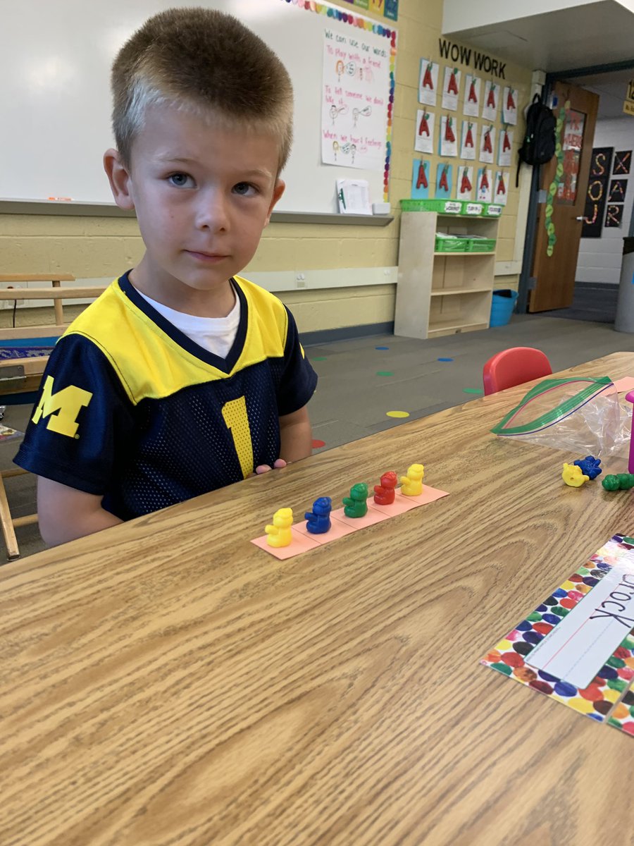 MsRottner's tweet photo. TK went on a bear hunt today to practice counting to 5 using a five-frame! 🐻 https://t.co/0vQzDDS93T
