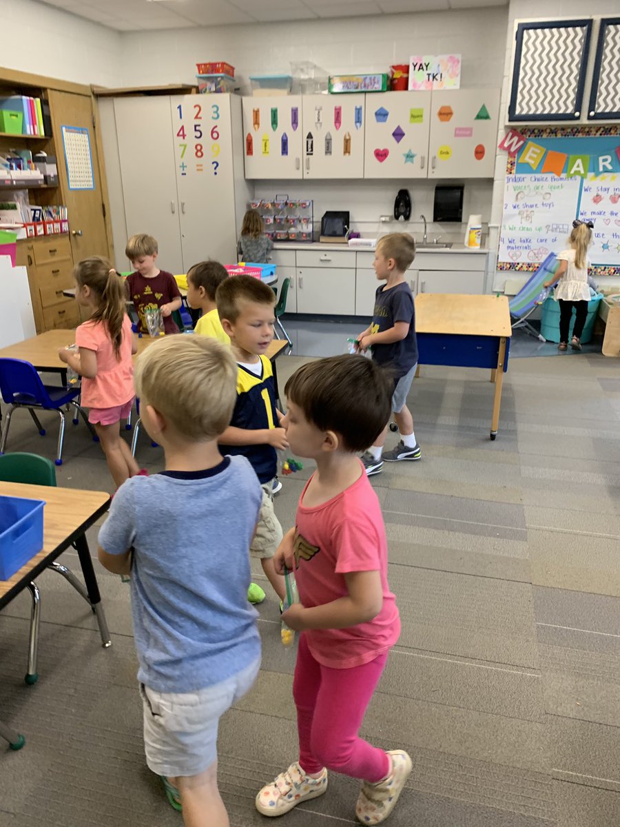 MsRottner's tweet photo. TK went on a bear hunt today to practice counting to 5 using a five-frame! 🐻 https://t.co/0vQzDDS93T