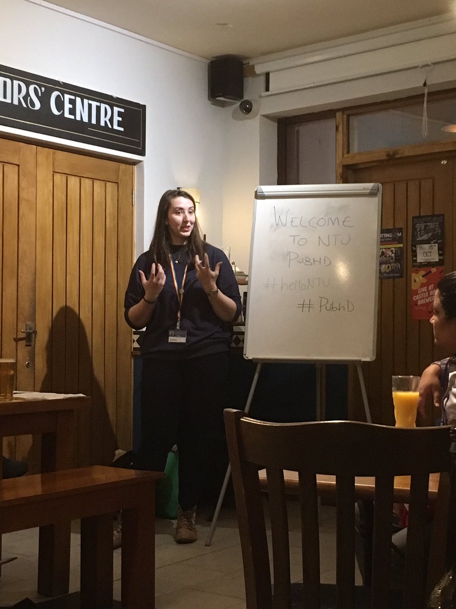IsabelleFelsner's tweet photo. @clolansen explaining her PhD on brain stimulation and how it affects automatic tasks in the pub. #helloNTU #PubHD https://t.co/cm0dKa0Dyh