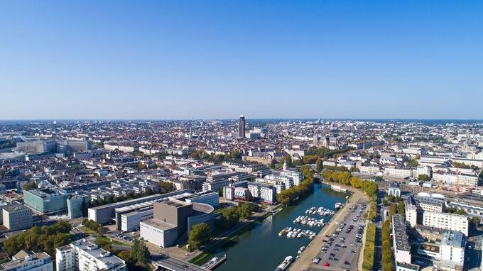 👏🍾#Nantes élue capitale européenne de l'innovation! Récompense collective pour les acteurs qui contribuent sur le territoire: citoyen, associations, réseaux. Une belle enveloppe d'1M d'€ pr soutenir d'avantage les initiatives d'#AgricultureUrbaine !? 😉 urlz.fr/aCyI