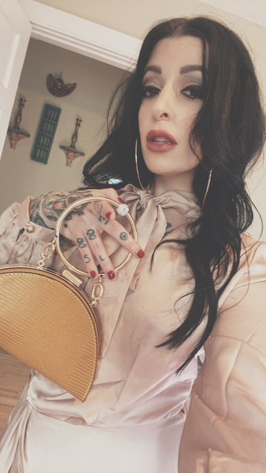 I&rsquo;m coming red carpet ready 😂 #startupweek https://t.co/iVbDpV016K<a href="/tag/startupweek"class="tags">#startupweek</a>