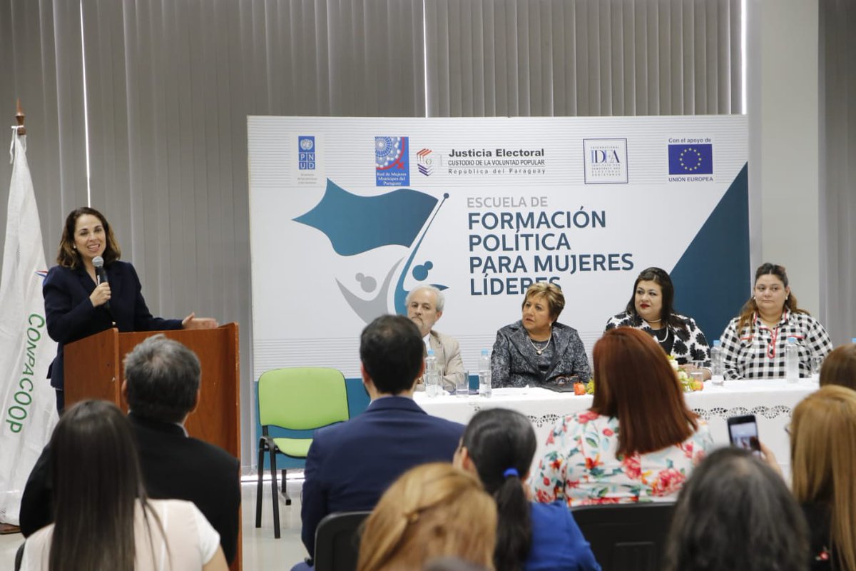 TSJE_Py's tweet photo. #JEenRedes
La Ministra del #TSJE, Maria Elena Wapenka y la Directora Gral. de la #DGRE, María Teresa Peralta participaron del acto de clausura de la Escuela de Formación Política para Mujeres Líderes 6ta. Edición para integrantes de la #CONPACOOP https://t.co/Rroifd7ksj