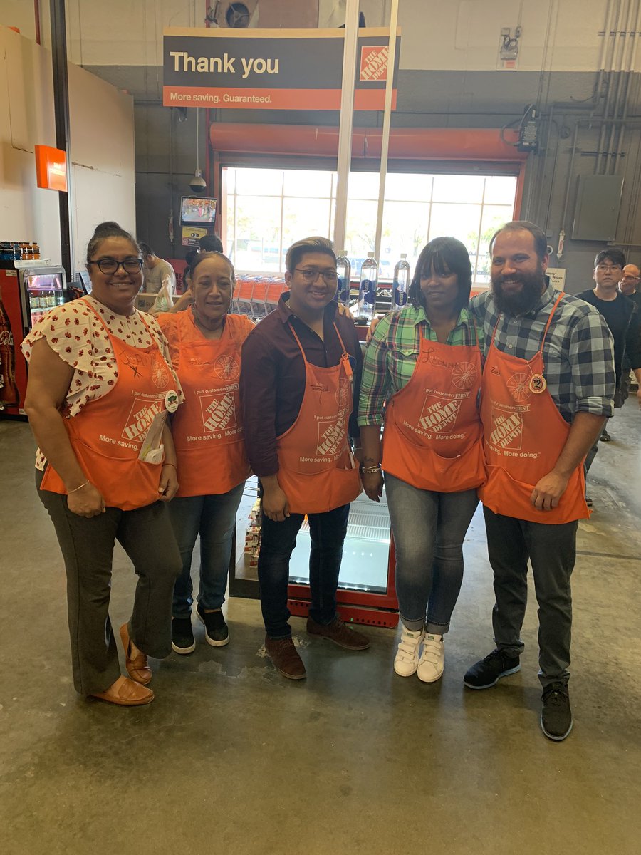 ZachMetts's tweet photo. Day 2 of 4 stores, 4 states in 4 days kicked off with Store #1277 College Point in Flushing, NY! Thank you to all of you that participated! https://t.co/6Vy9yGJt4a