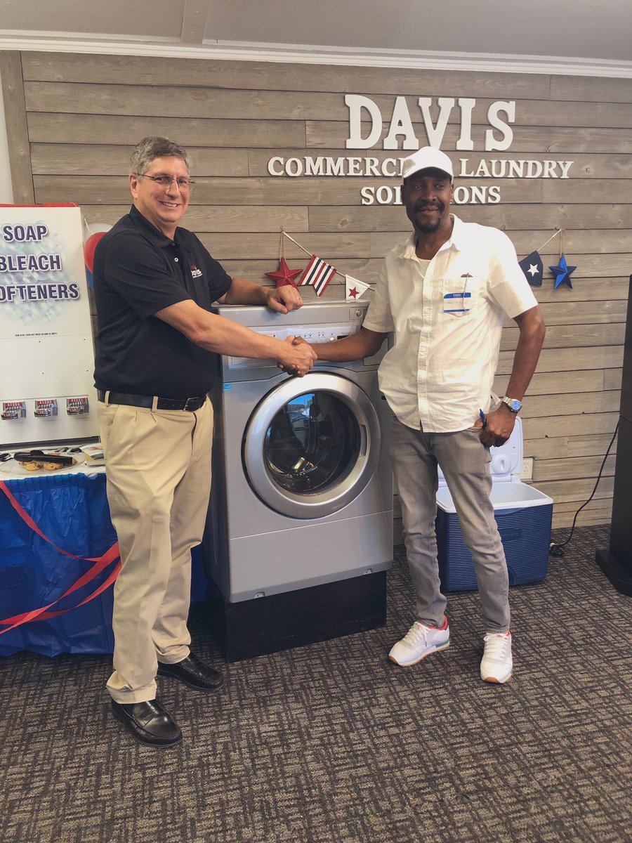 Congrats to Anthony Mitchell who came all the way from the Cayman Islands to attend our show! He is our big winner of this Encore! @LaundryluxNY