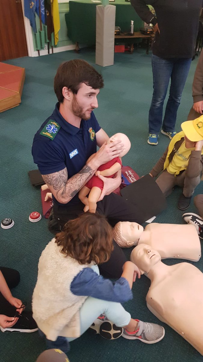 E_Northants_CFR's tweet photo. That's another group of young children who now know life-saving skills; although hopefully they'll never be required!

Tom and Shane went through basic first aid, recovery position and CPR procedures for an adult, child and a baby

Well done girls 👏

@EMAS_CFR https://t.co/v8vWkPXecU