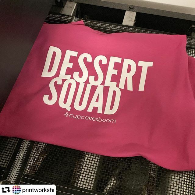 americantshirt's tweet image. Yum! 😋💕😬👍🏽🤙🏽 #repost @printworkshi: Sorry don’t mean to make you hungry, just setting up tomorrow’s one color print job. “Dessert Squad”#fusion180ink#opaquewhite#screenprinted#printedinhawaii #manualscreenprinting ift.tt/2njqaDl