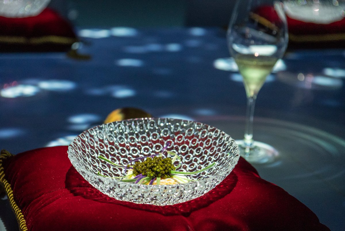Our desire: enhance the flavour of food and make the experience of dining unforgettable.

#Sublimotion2019 #Innovacion #Gastroexperience #Performance #Technology #Newscenicart #Gastroshow #Gastronomia #Metagastronomia #Design #Arquitectura