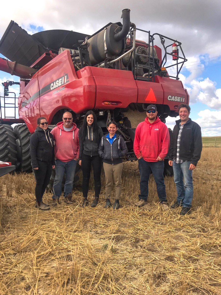 VogelNikeya's tweet photo. Harvest meals are the best! thank you FMC. We even got our admin girl out of the office for her first ever farm visit 😉! #showusyourharvest19 @GrowingSeries @FMCAgCanada https://t.co/PspRshUm83