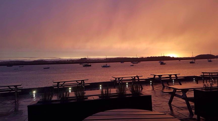 theramsholtarms's tweet photo. Sunset splendour at the pub at the end of a glorious weekend. Thank you Joanne Sheldrake for sharing these wonderful pix. Hoping for more of the same this weekend. https://t.co/ZyZLwodX0L