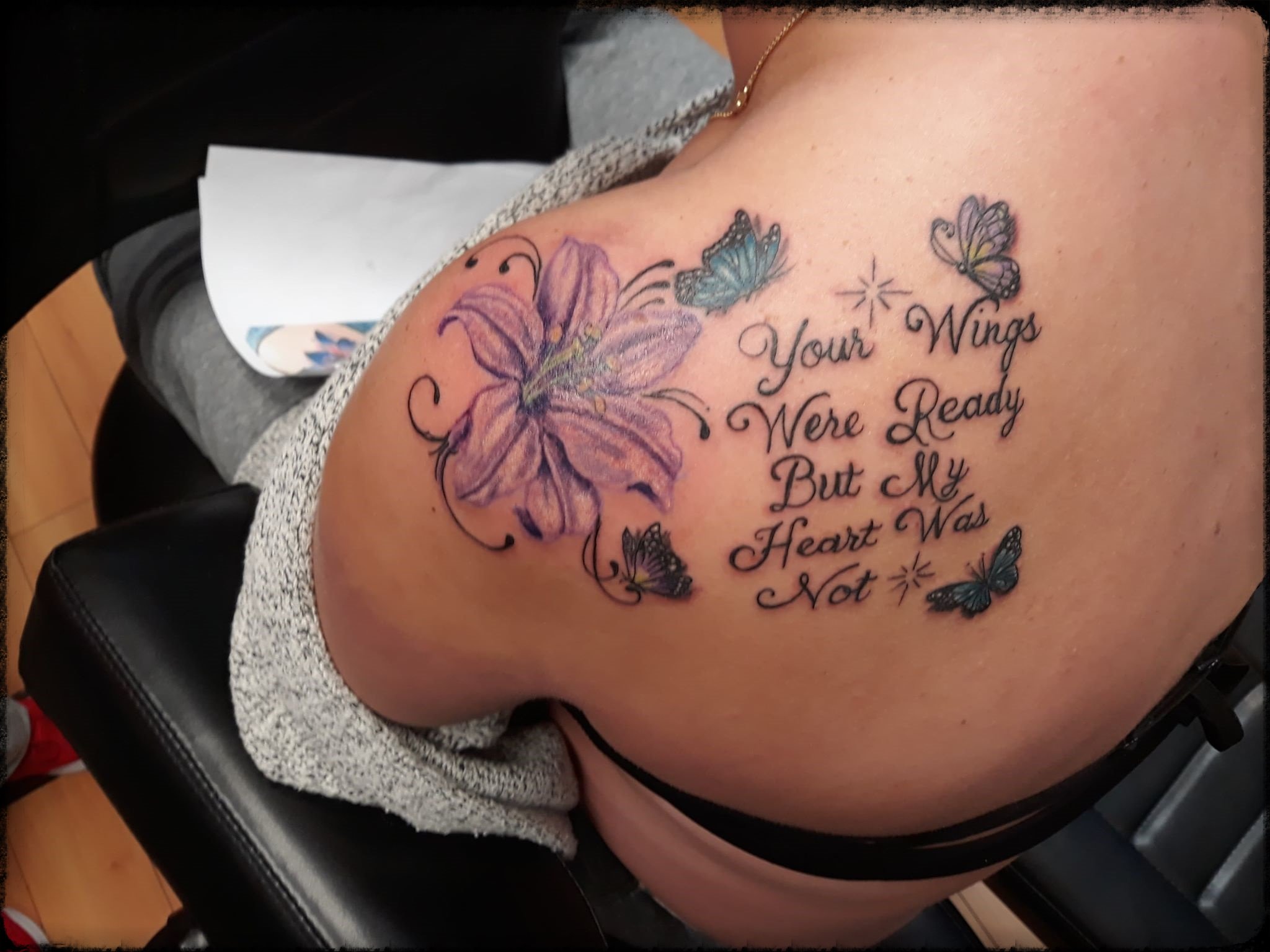 Woman has touching tattoo made from the ashes of her mum dad and brother  inked onto her chest
