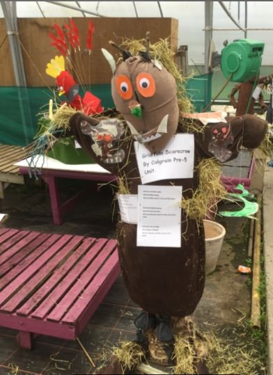 ColgrainPS's tweet photo. It's time to cast your votes! Head on down to the Ardardan Scarecrow Festival this Saturday and Sunday to see a funny creature with knobbly knees....turned out toes....and a poisonous wart at the end of his nose! Fabulous work Colgrain Nursery! #theresnosuchthingasagruffalo https://t.co/mSKvwEfvVF