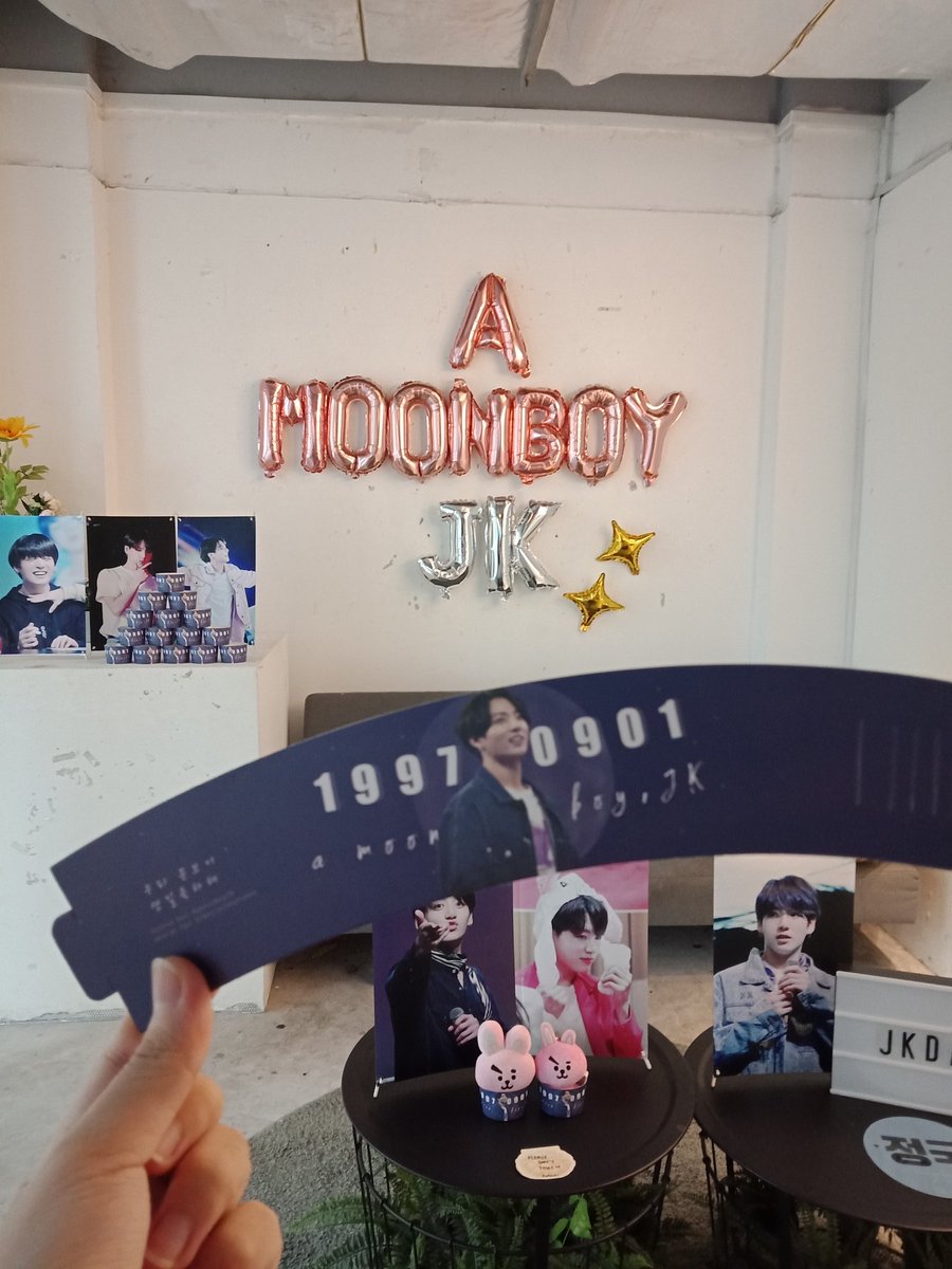 dazzlingshines's tweet photo. @amoonboyJK 
#amoonboyJK 

Very gorgeous decorations and cupsleeve!! Thank you for all the efforts placed into organising this event!😆 https://t.co/pv5sRPapD4