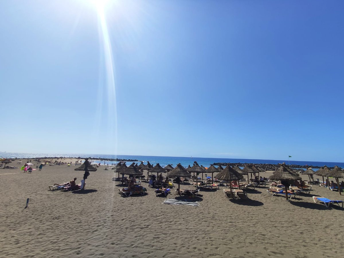VisitTenerifeES's tweet photo. Así recibimos esta semana al #otoño en #Tenerife.
Un otoño de color azul. 🏖️
#VisitTenerife https://t.co/RyUgVBXwnR