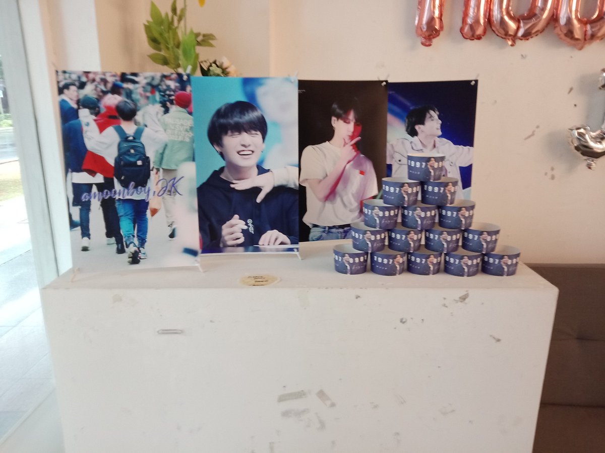 dazzlingshines's tweet photo. @amoonboyJK 
#amoonboyJK 

Very gorgeous decorations and cupsleeve!! Thank you for all the efforts placed into organising this event!😆 https://t.co/pv5sRPapD4