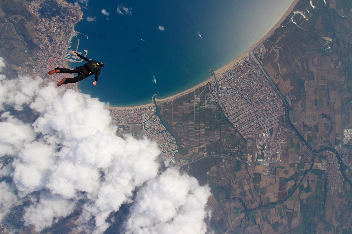 hausair's tweet photo. High in the sky again. 
Flying back to the airport without wings (4km) https://t.co/2pmFXZzjSf