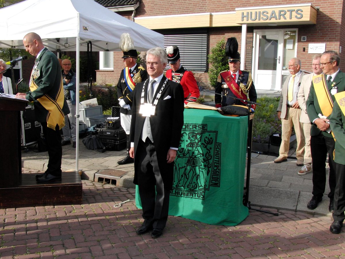 Federatieve #Schuttersdag/#Federatiedag 2019 der  #Federatie #StHubertusGLD.
Georganiseerd door #Schutterij #StAndreas 't #Grieth #Zevenaar.
Ook op deze dag werd @CdK_johnberends, dhr. John Berends, geïnstalleerd als #beschermheer <a href="/StHubertusGLD/">Schuttersfederatie</a>.

huubkroniek.nl/foto-s-flyers/…