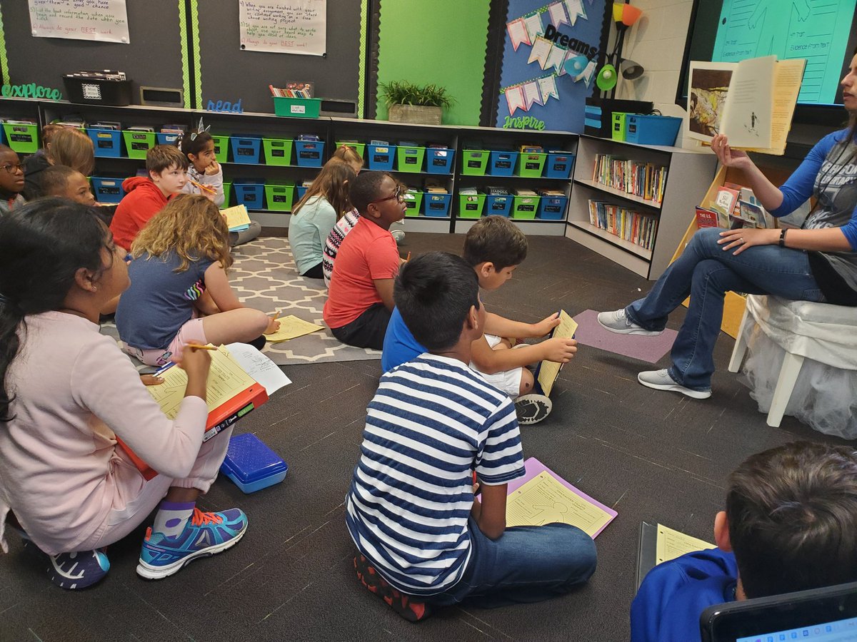 Students making their thinking visible during an Interactive Read Aloud. Students building independence, stamina, and collaboration! #ItsWorthIt @Mrs_Ehret <a href="/WoParkSharks/">Worthington Park Elementary School</a>