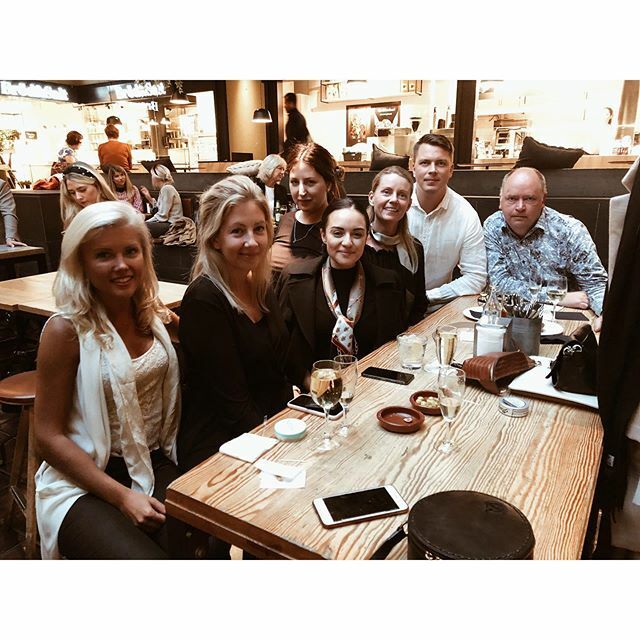 sofiaearonsson's tweet photo. Fin kväll med fina kollegor 🌸 https://t.co/qnQKNzwNEx