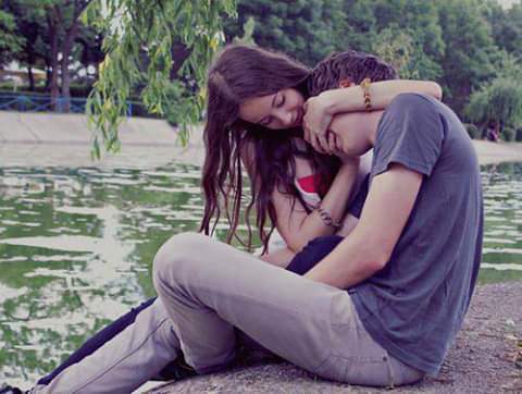 يا عاشقي

هل تعلم بأنني أهواك -- فلطفا ورفقا بي --- قد أغار عليك من نفسي ومن حرفي ومن سطري قد أغار

عليك من كلمه تقولها لغيري شفتاك رفقا بي يارجل -- رجل أكبر من الكلمات وأعمق من كل الخفقات -

يا طفلي المدلل أنت ياعاشقي هل تعلم بأنني أغار عليك من كاسي حين يلامس شفتاك ❤ عذرا Rasha