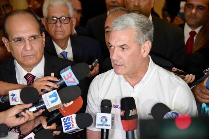 Visionemprende3's tweet photo. GONZALO CASTILLO HACE LLAMADO PARA FIRMAR UN “PACTO DE RESPETO” HACIA LOS RESULTADOS DE LAS PRIMARIAS SIMULTÁNEAS DEL 6 DE OCTUBRE. @MiguelMedinatv @ElvinCastillo https://t.co/VXUVkoAQLJ