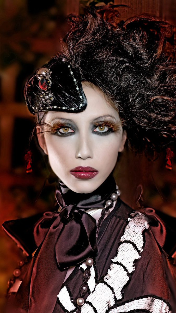 Muse In The Mystical Garden – London (2015) clivearrowsmith.org/2019/09/25/mus…