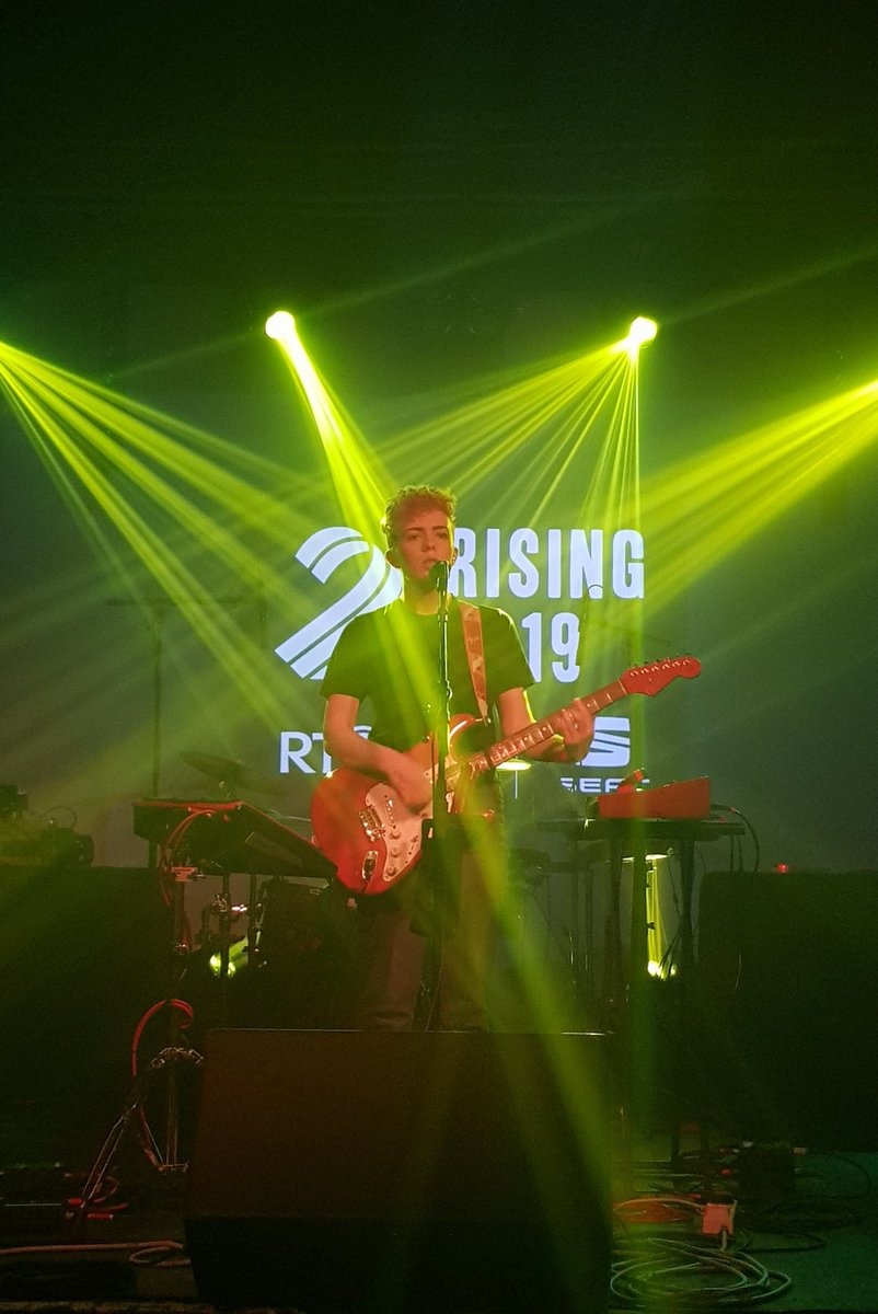 Brilliant night in @mydolans for #2fmrising @RTE2fm with @SEAT_cars_IRL. @Roemusic is killing it, what a musician 🙌