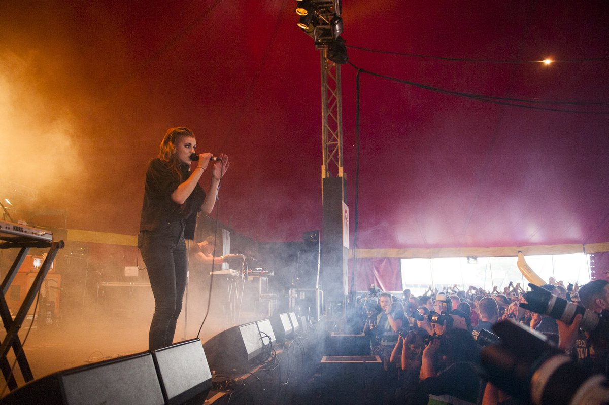 dvilypvris's tweet photo. PVRIS x Reading Festival 2015

📸: Sarah Louise Bennett https://t.co/F7dFTNQIQb