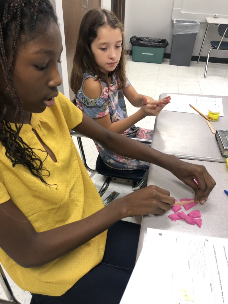abby_stout13's tweet photo. At Mathico’s Sweet Shop exploring the myth of division always gives you a smaller answer! So many lightbulb moments & deep discussions about the relationships between the answers & sizes of pieces ❤️ #HappyTeacher #FavoriteTopic #ISDstrong #OneChildOneChampion #ISDmath #AVIDherd https://t.co/YpJSdG5gDe