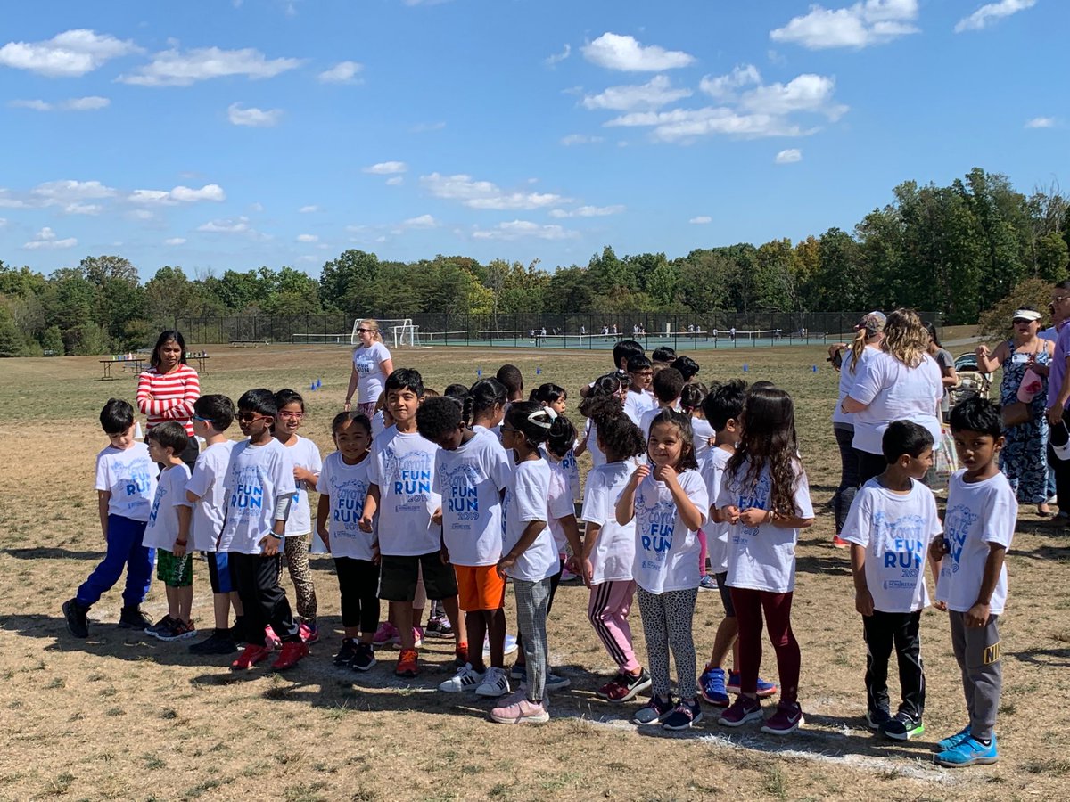 “Mrs. Kerr’s Kind Cool Kids”waiting to start running  at the RLC Fun Run. We had so much fun raising money for our school! ⁦<a href="/RLCPrincipal/">Diane Insari</a>⁩