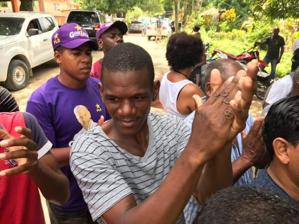 TulioJimenezD's tweet photo. Aunque por motivos de salud no pude estar presente, agradezco enormemente a nuestro presidente @DaniloMedina,por una vez más escucharnos.
Primer picazo para reconstrucción carreteras San Antonio, Samangola y San Nicolás en Boca de Nigua. #ElProgresoSeConstruyeTrabajando https://t.co/KwrcIQJL51