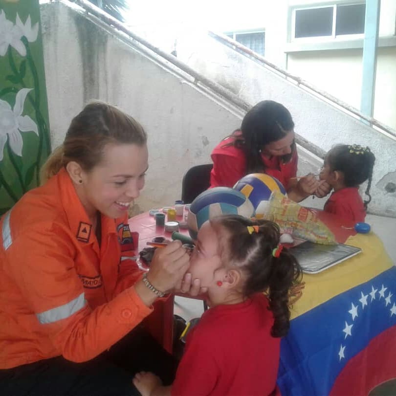 SenadesM's tweet photo. #Futurodepaz #Hectorodriguez  #Hoy 
Jornada de Paz y Convivencia en el marco del Regreso a clases lugar CEIN Dr Edixon Ipuana, Edificio anexo al Hospital Victorino Santa ella, Sector El Tambor https://t.co/rtcA618ikP