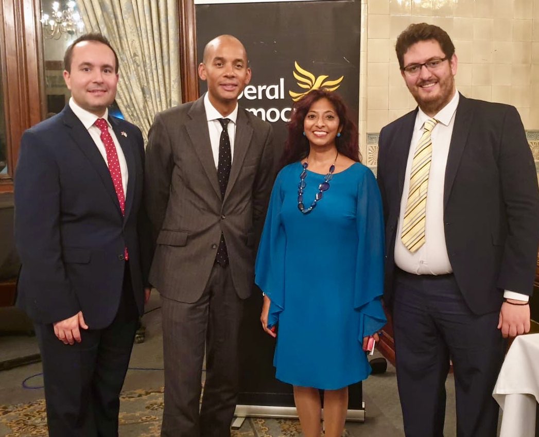 UKCypriotFed's tweet photo. Great to meet the new @LibDems MP &amp; Foreign Affairs Spokesperson @ChukaUmunna tonight. Talked about the #UKCypriot diaspora, our views on #Brexit &amp; desire for a #FreeUnitedCyprus.
Thanks to @IsabelleParasra for introducing us! 🇬🇧🇨🇾 https://t.co/5SZ5mGoZIh