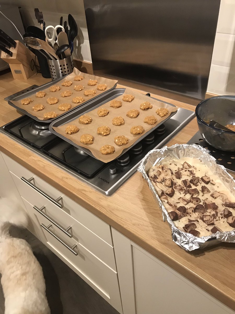 ElizabethBagen1's tweet photo. Getting my bake on for the coffee morning. 1st batch done more tomorrow! #macmillancoffeemorning #u5alive https://t.co/pA0Vxk6MJe