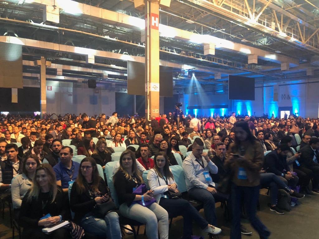 joaoappoli's tweet photo. #conectaimobi | Foi uma ótima oportunidade para falar sobre benefício e valor agregado no Varejo e também no mercado imobiliário. Grande evento do @grupozapoficial  @conectaimobioficial @polishop @polishopcomvc @beemotion @genisfitness #JoaoAppolinario #SharkTankBr https://t.co/hpvpiync28